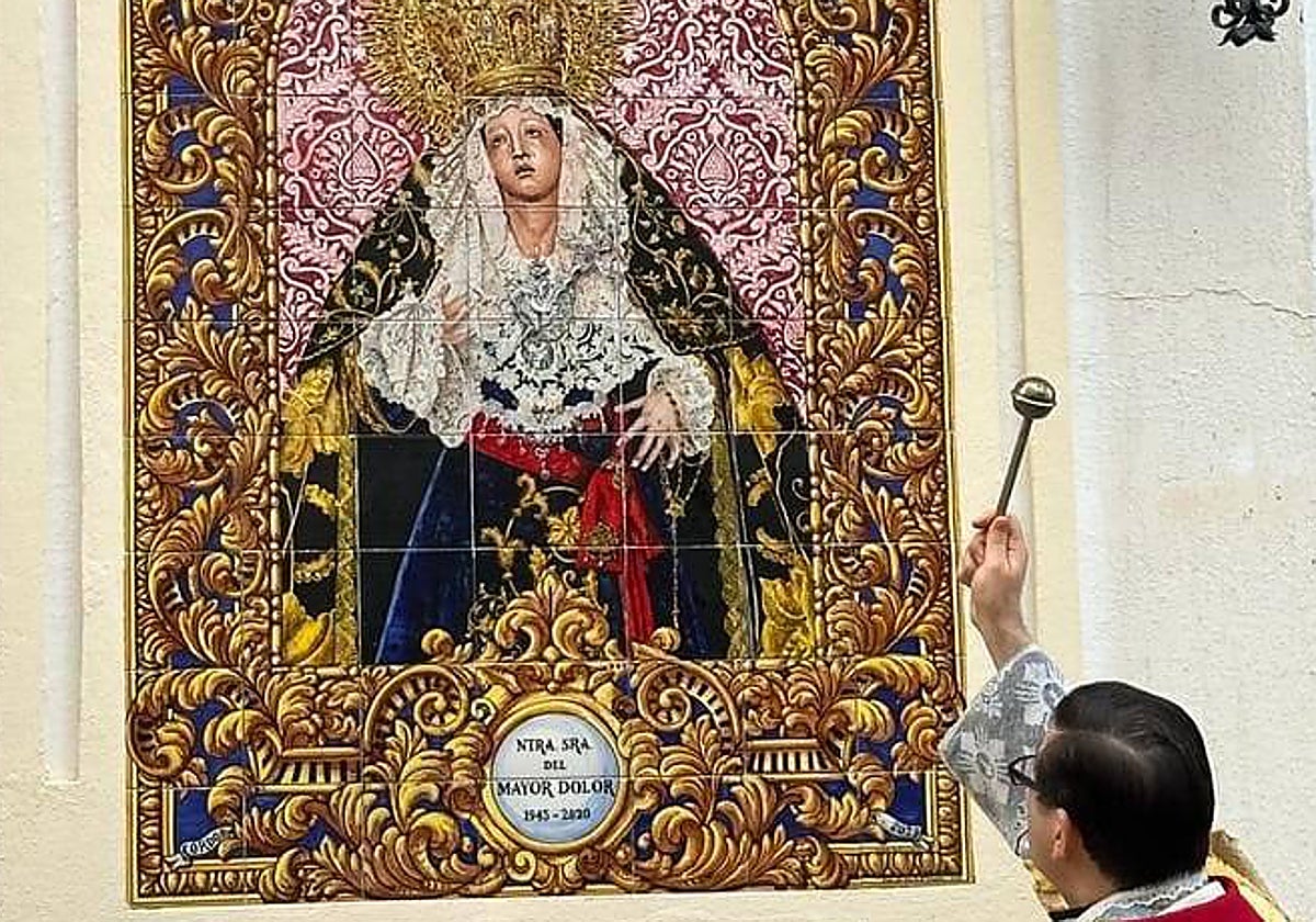 Bendecido el azulejo de la Virgen del Mayor Dolor en Córdoba