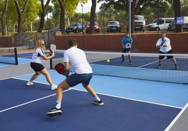 La expansión sigilosa del pickleball, el nuevo deporte que gana terreno en Madrid