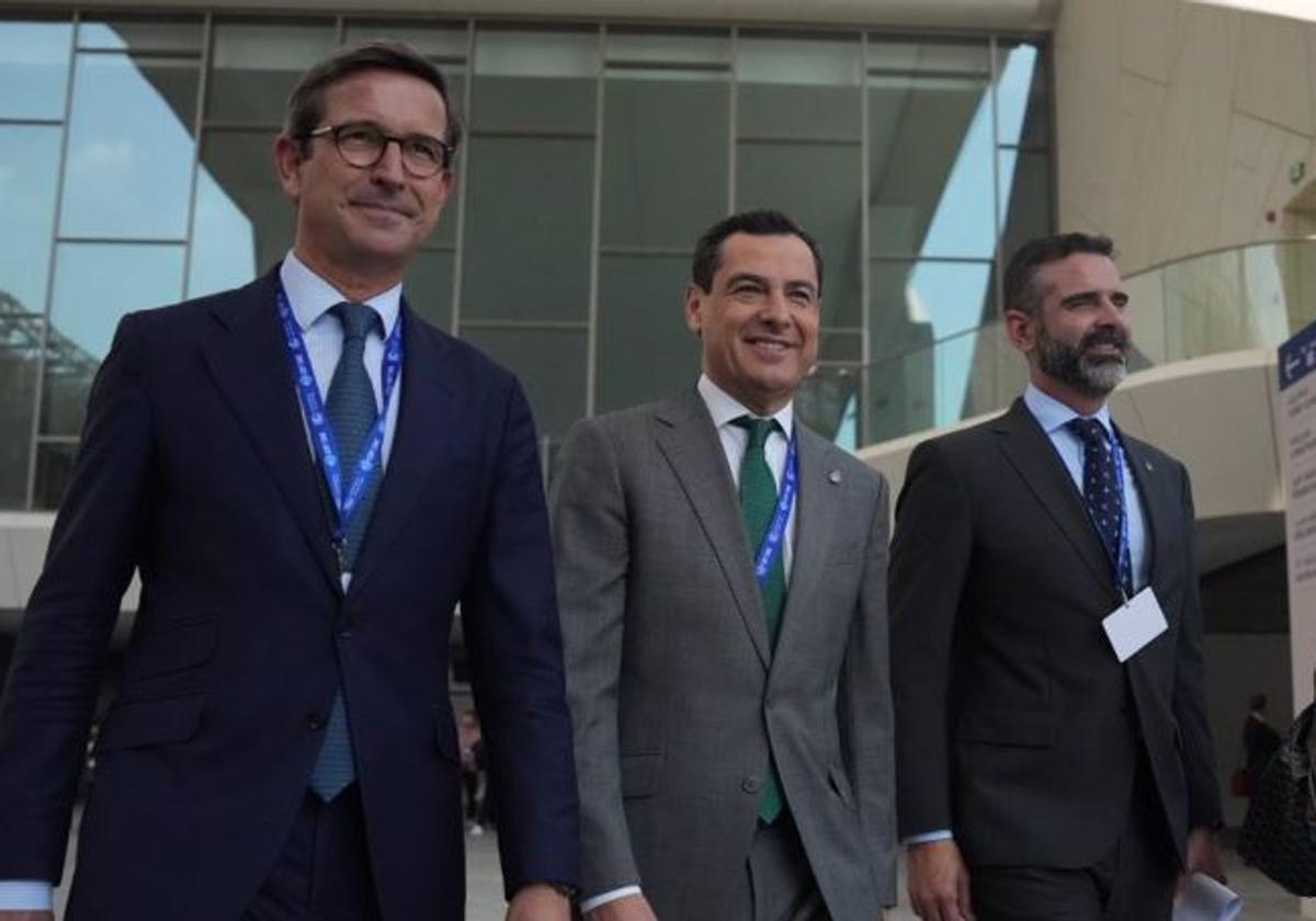 Moreno, flanqueado por Paradela y Fernández-Pacheco