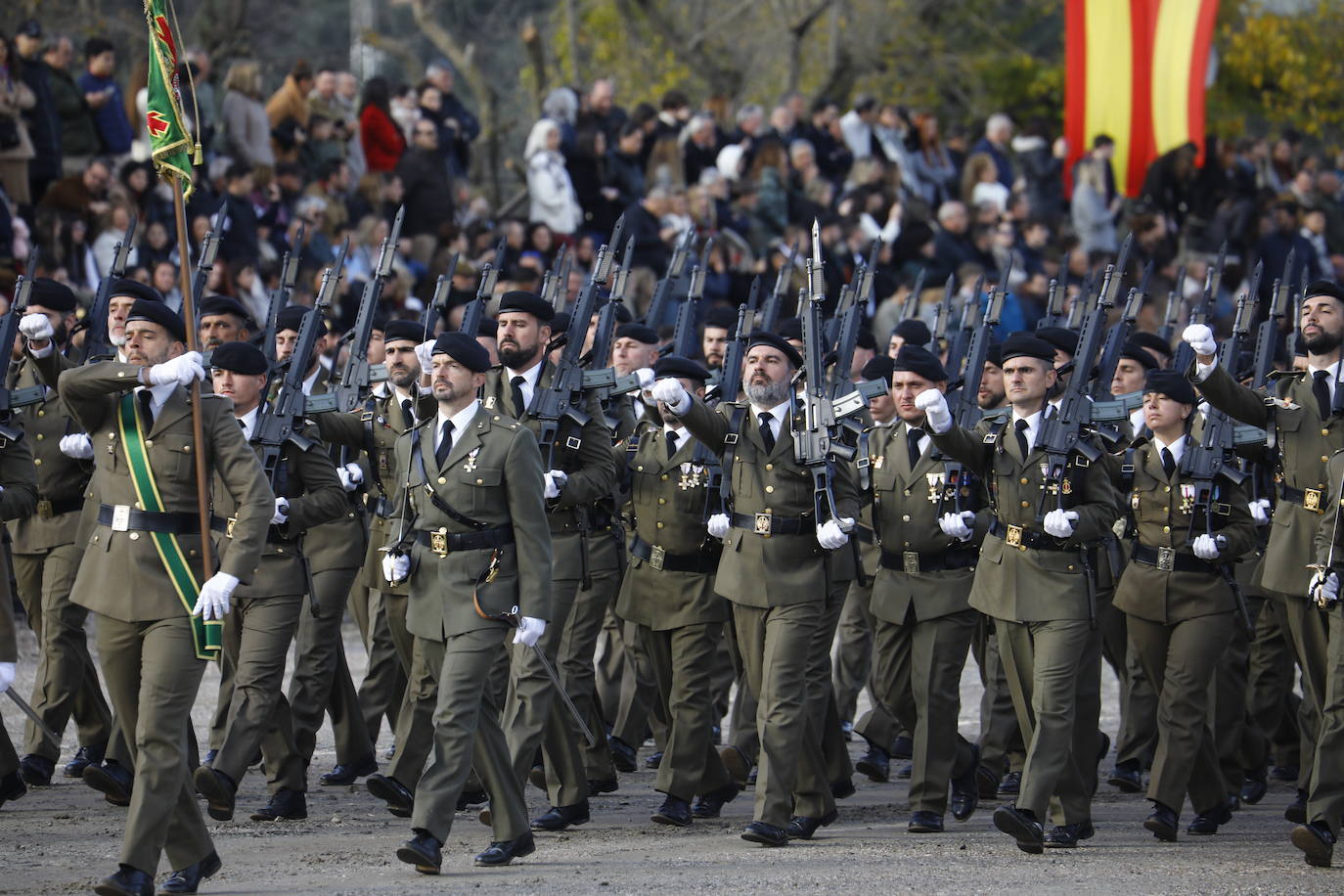 Fotos: La imponente parada militar de la Brigada &#039;Guzmán el Bueno X&#039; en Córdoba