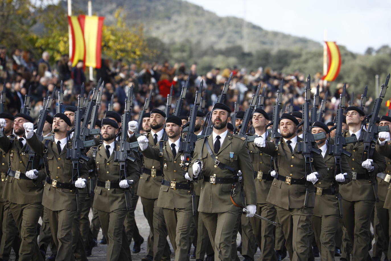 Fotos: La imponente parada militar de la Brigada &#039;Guzmán el Bueno X&#039; en Córdoba