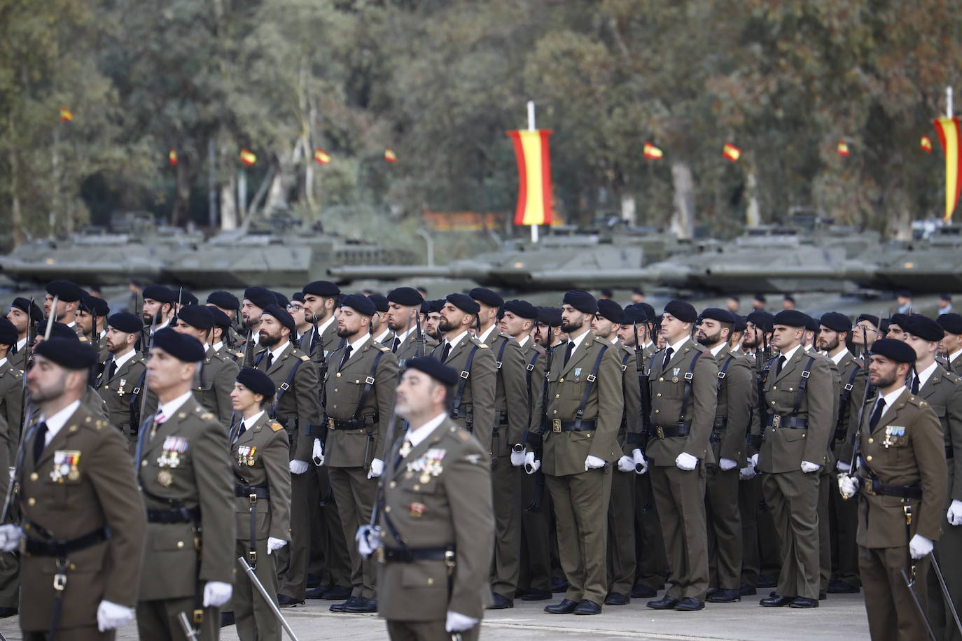 Fotos: La imponente parada militar de la Brigada &#039;Guzmán el Bueno X&#039; en Córdoba