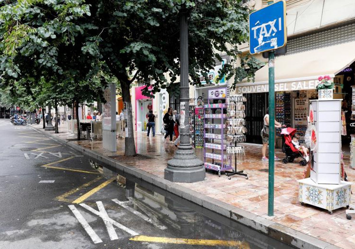 Imagen de archivo de una parada de taxis vacía en Valencia.