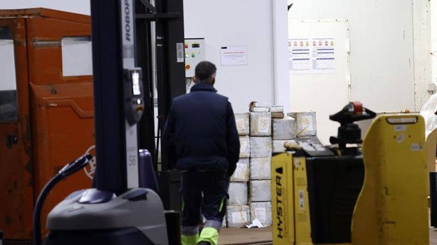 Interior de la nave de Cambre, en La Coruña, donde la Policía encontró esta semana casi ocho toneladas de cocaína