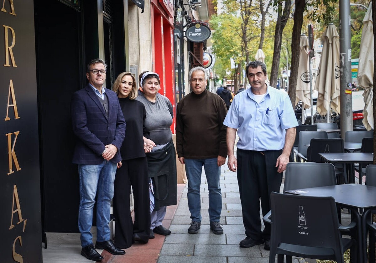 David Rebordinos, Nabila Baraka, María José Sacedo, Zafer Krewy y Manolo Rodríguez, dueños de negocios de Ferraz;