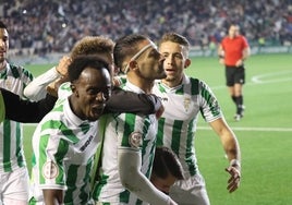 Fotos: la exultante celebración del triunfo del Córdoba CF ante el Castellón