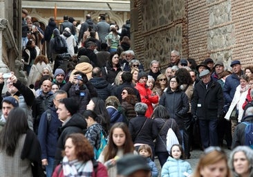 La multitud entre Bisagra y Zocodover obliga a cambiar la cabecera de los autobuses a Gerardo Lobo