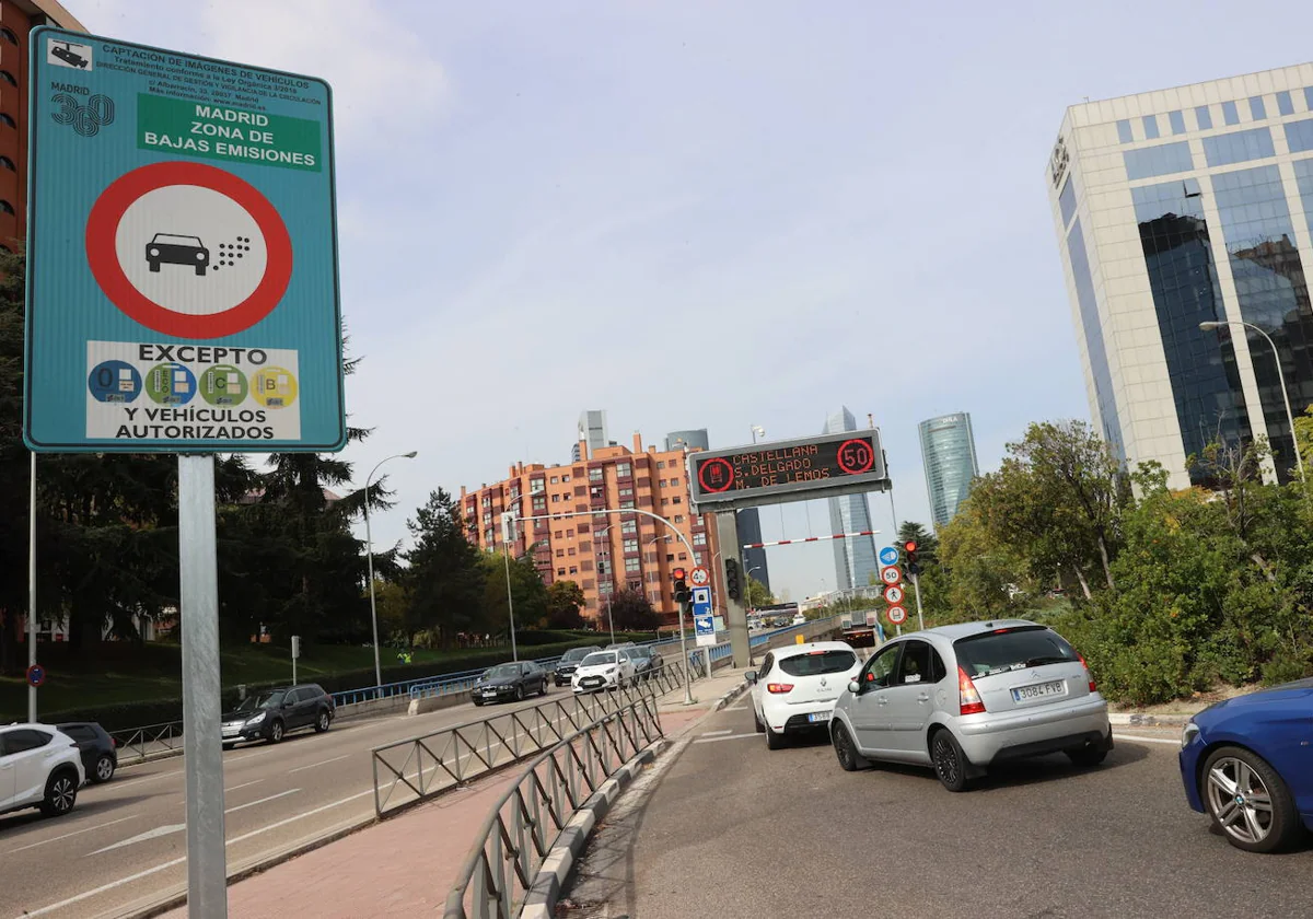 Cartel de acceso a la zona de bajas emisiones de Madrid ciudad