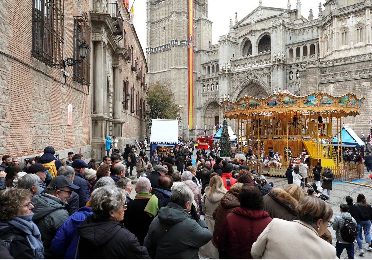 El carrusel de la plaza del Ayuntamiento, uno de los atractivos de la Navidad toledana