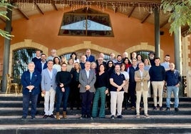 Vectalia reúne a los medios de comunicación en la bodega Casa Sicilia de Novelda