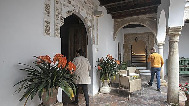 Imagen de uno de los patios de la Casa de las Cabezas