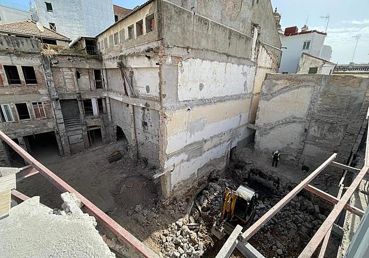 Obras de excavación en e patio central en el viejo Simago