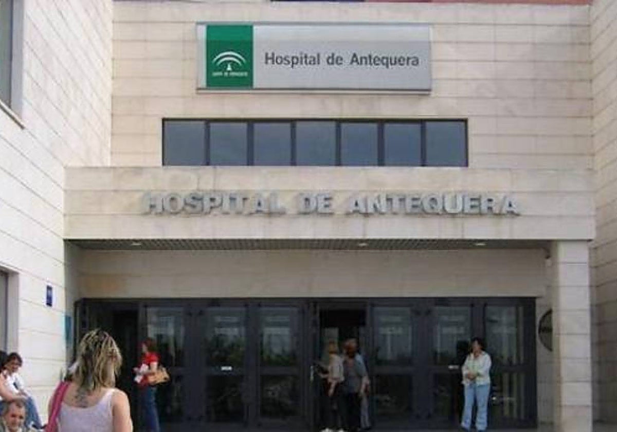 El joven fue operado en el hospital de Antequera