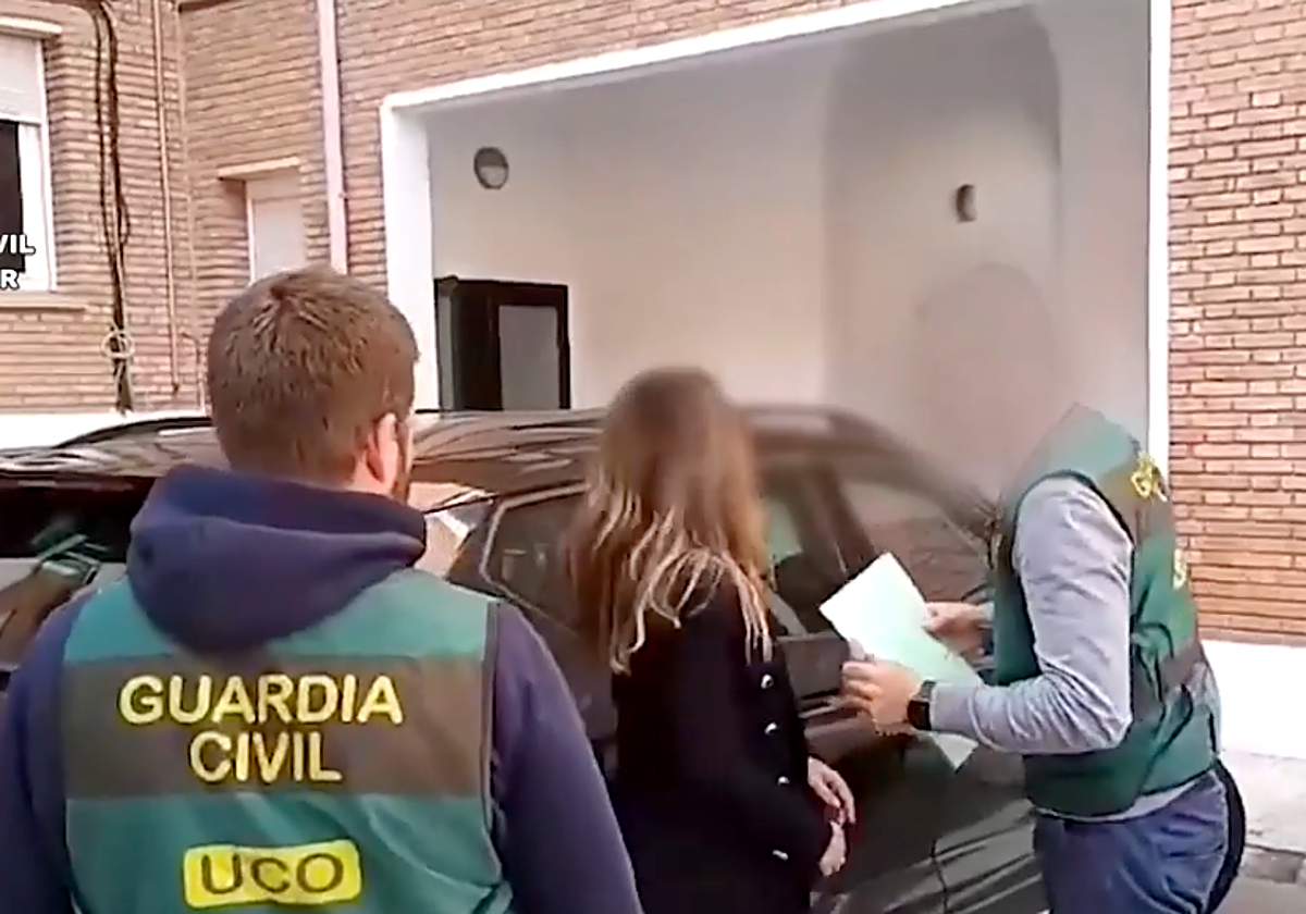 Captura del vídeo de su traslado a dependencias policiales