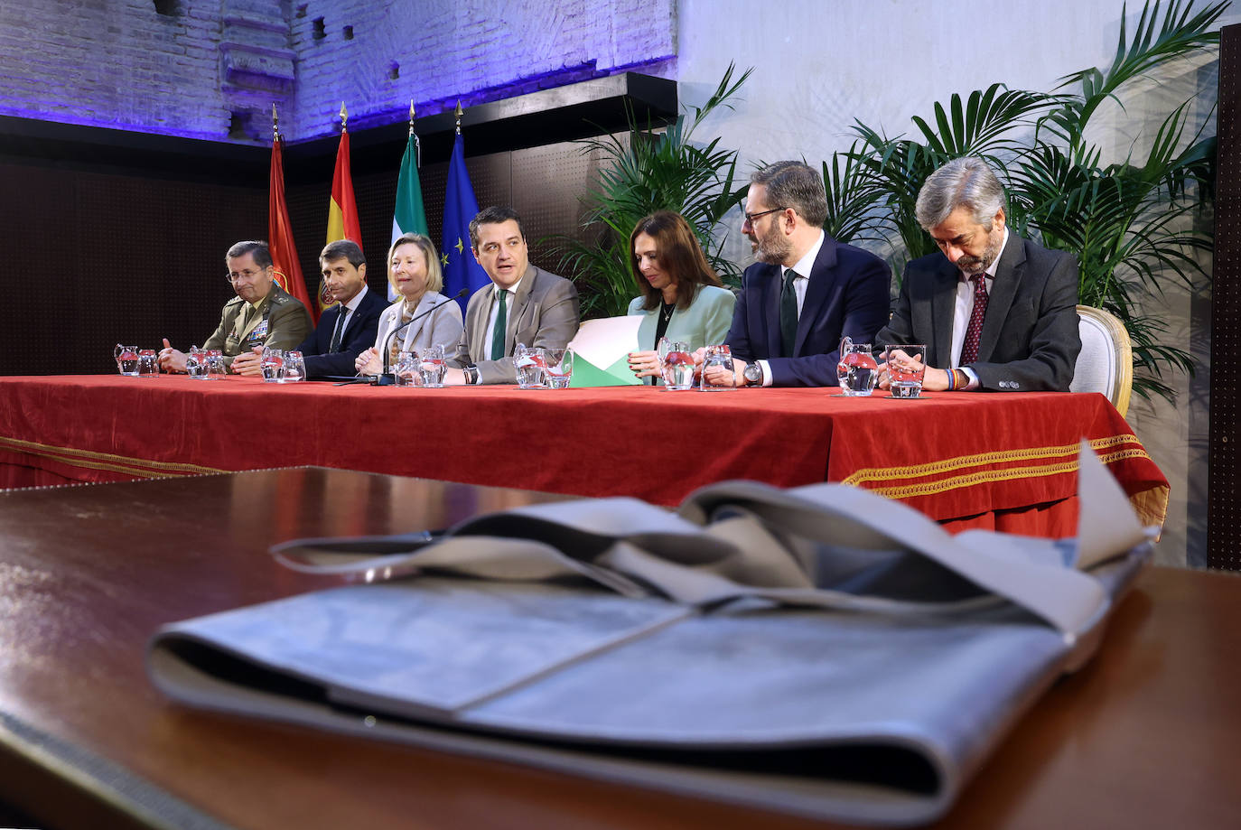 Fotos: La firma solemne del acuerdo de la Base Logística de Córdoba