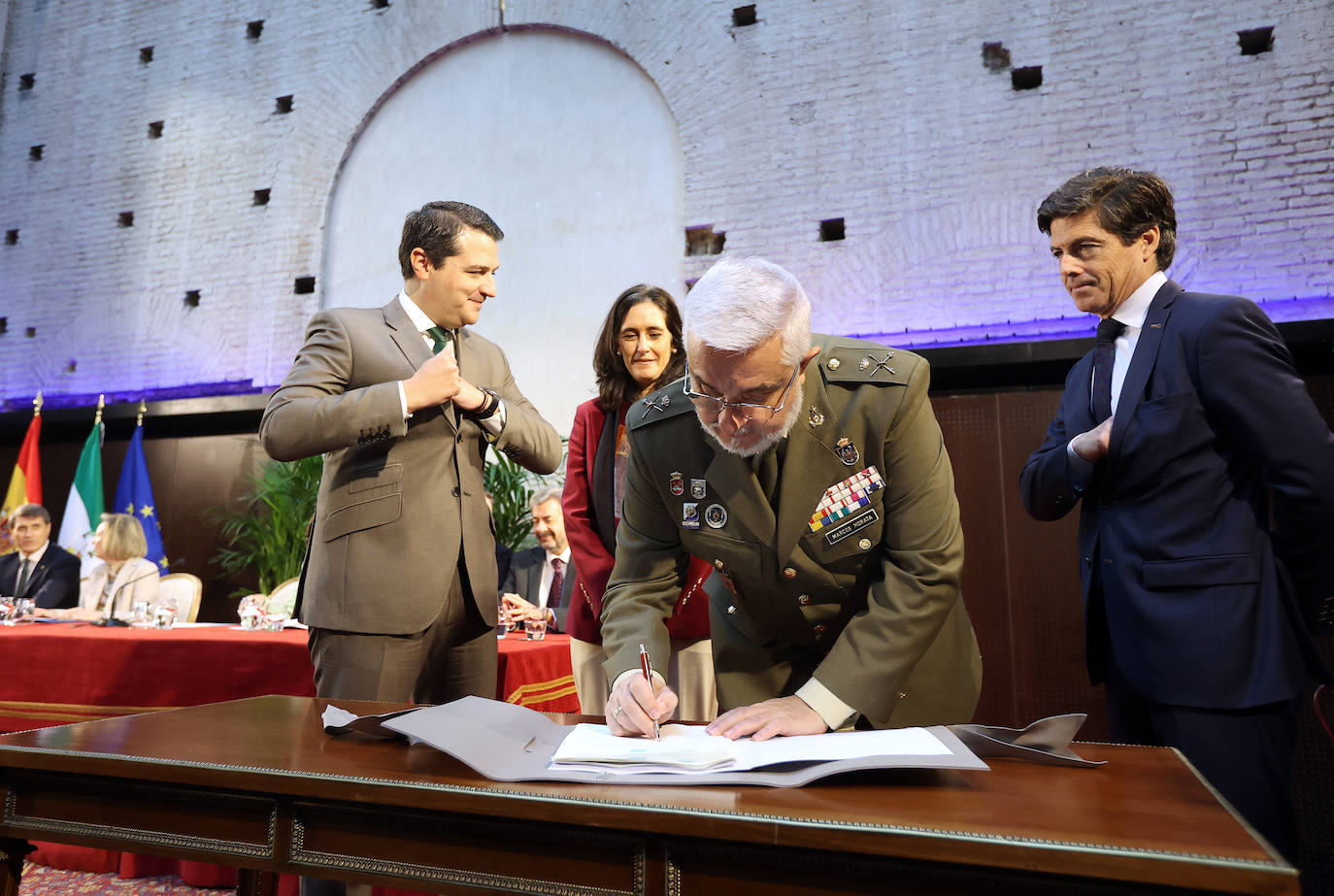 Fotos: La firma solemne del acuerdo de la Base Logística de Córdoba