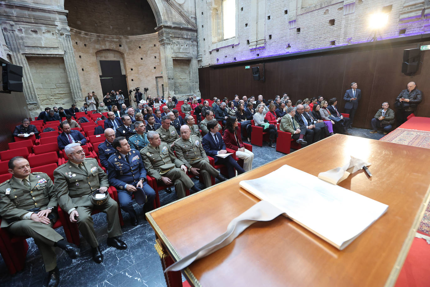 Fotos: La firma solemne del acuerdo de la Base Logística de Córdoba