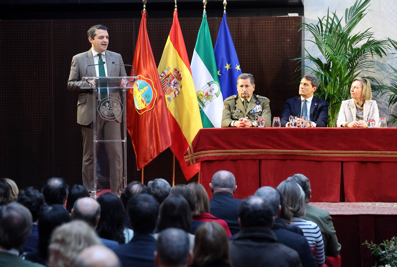 Fotos: La firma solemne del acuerdo de la Base Logística de Córdoba