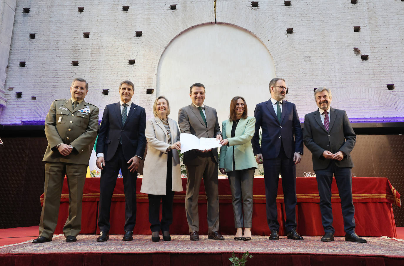 Fotos: La firma solemne del acuerdo de la Base Logística de Córdoba