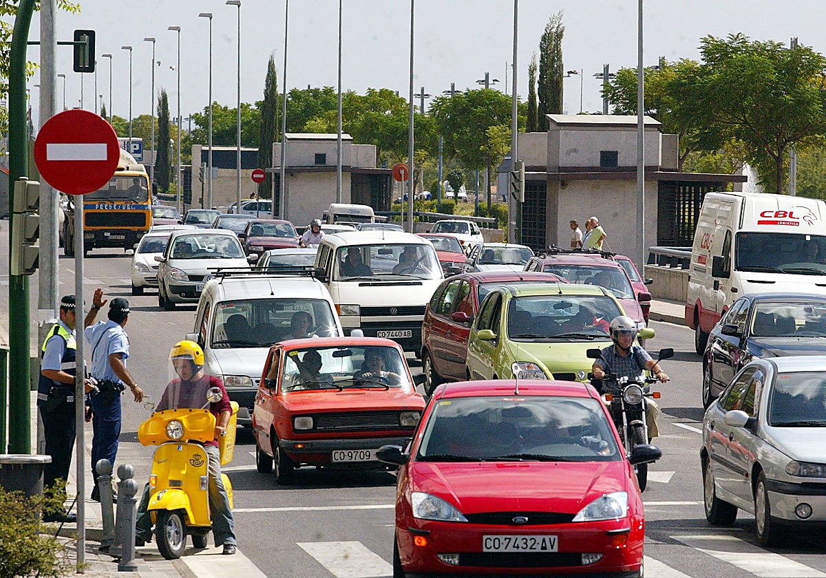 Tráfico en el Vial con los accesos al parking