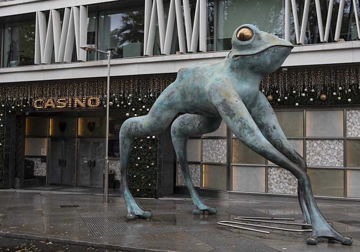 'La Rana de la Suerte', la escultura que ha ordenado retirar el TSJM