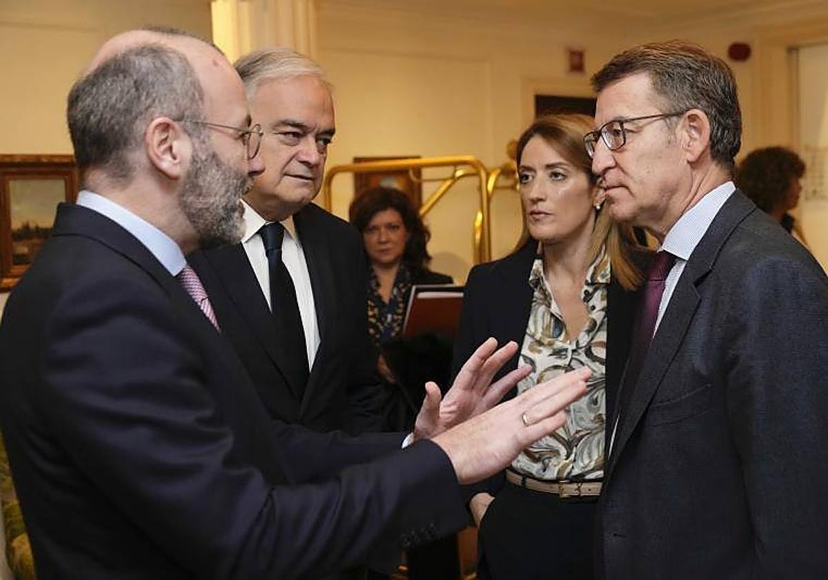 El presidente del Partido Popular, Alberto Núñez Feijóo, asiste a la cumbre del PPE