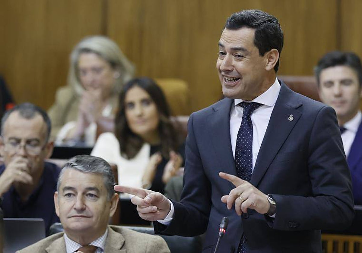 El presidente Juanma Moreno en el Parlamento