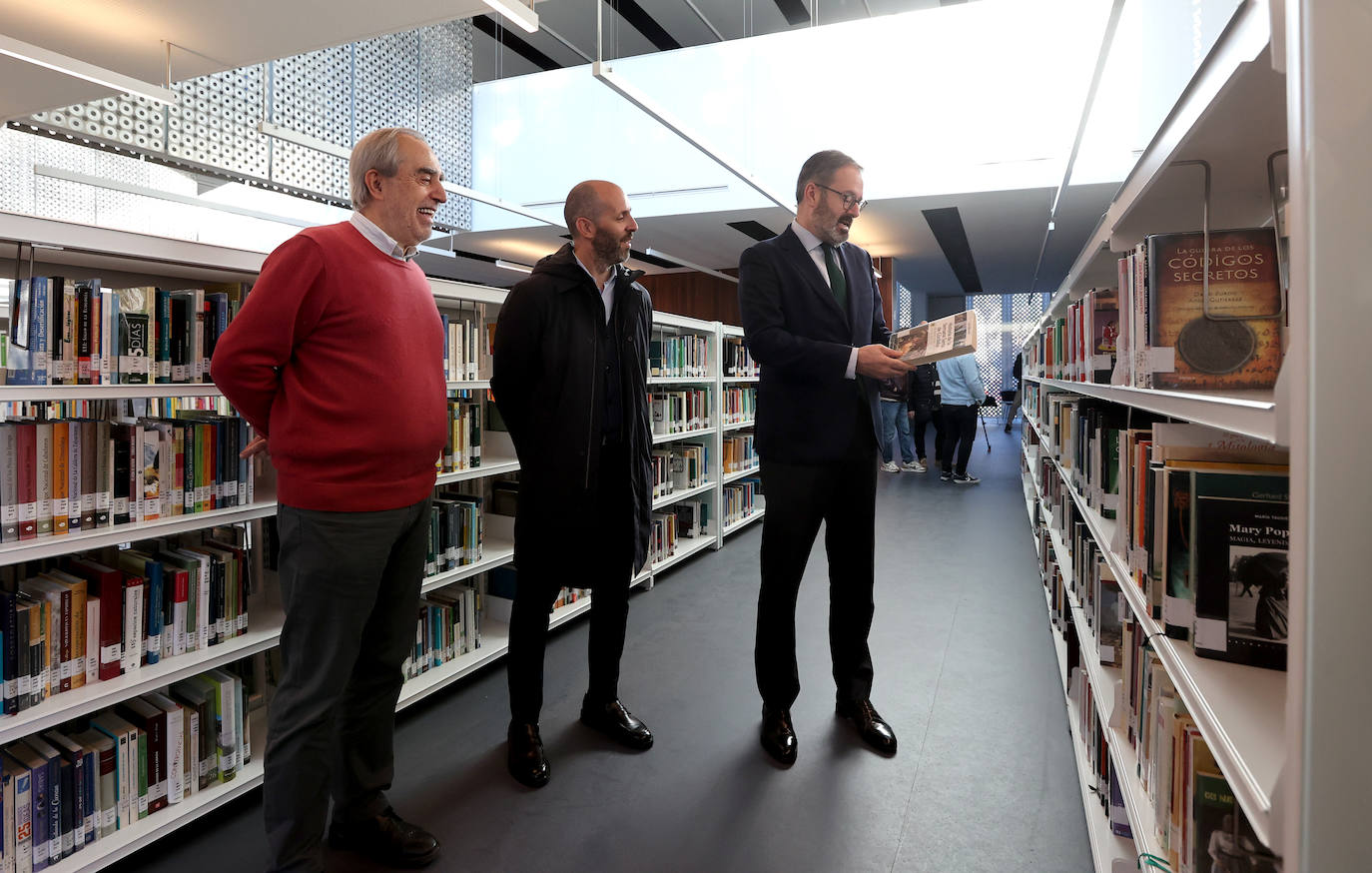 Fotos: la Biblioteca Grupo Cántico de Córdoba, en la recta final de los preparativos