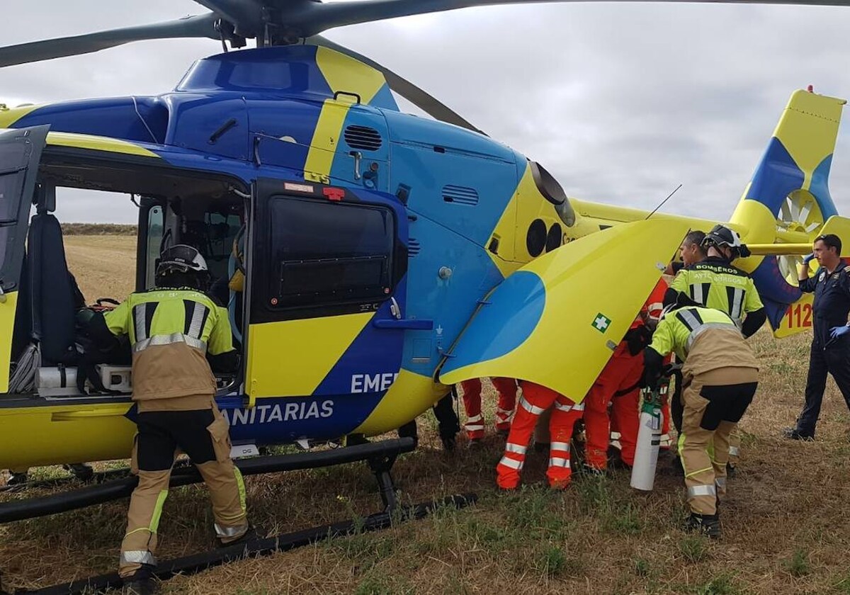 Helicóptero de emergencias. Foto de archivo