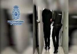Un policía fuera de servicio pilla 'in fraganti' a un hombre grabando a una mujer en un probador
