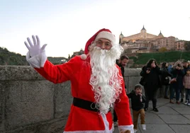 Papá Noel llega a Toledo para recibir la Navidad ‘de Puente a Puente'