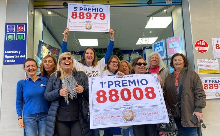 Imagen principal - Administraciones La Biznaga, El Boquerón de Oro y la Sota de Oro, que han repartido el Gordo, el segundo premio y un quinto