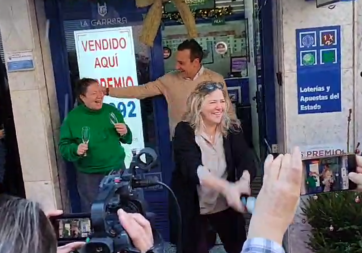 Los loteros de Jaén que han repartido una lluvia de millones lo celebran