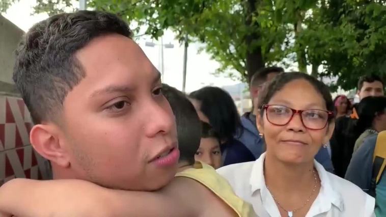 Liberan en Venezuela al estudiante universitario John Álvarez tras casi cuatro meses preso