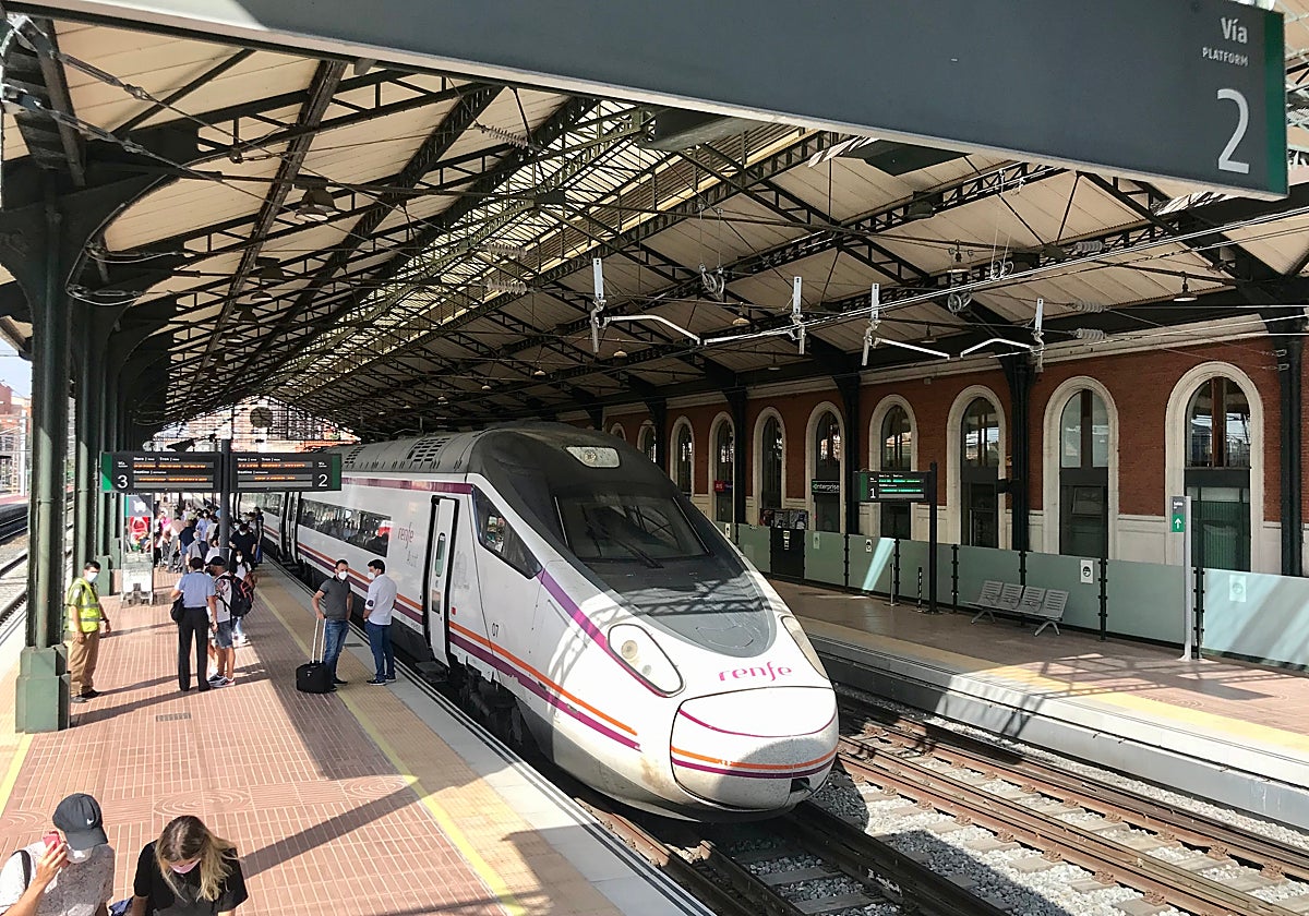 Tren de Alta Velocidad en la estación de Valladolid