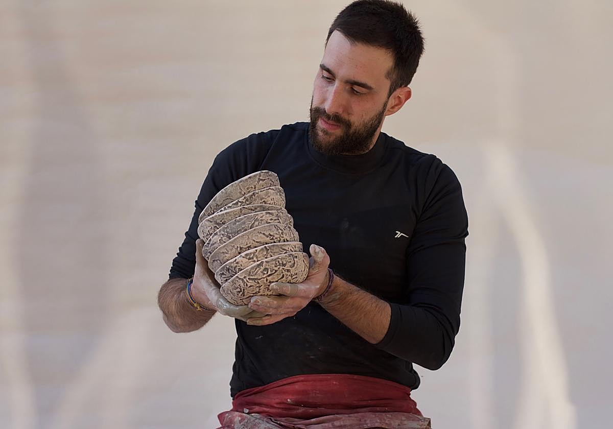 El ceramista premiado Alfonso Góngora