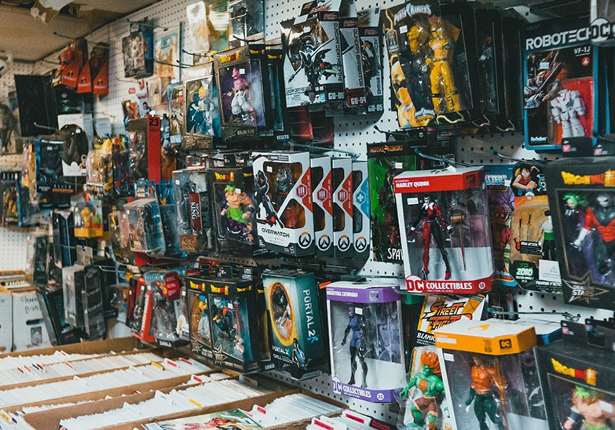 Imagen de un expositor lleno de juguetes