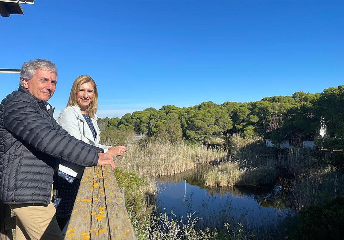 La consellera de Medio Ambiente, Salomé Pradas, en la Albufera de Valencia