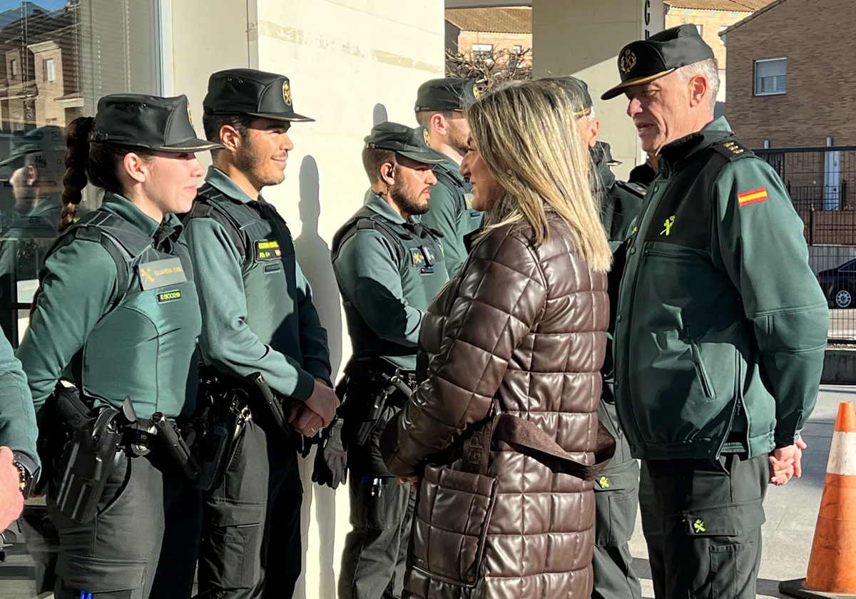 Tolón, en su visita al acuartelamiento de Illescas