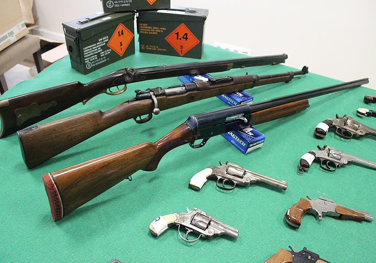 Parte de las armas intervenidas en esta operación de la Guardia Civil