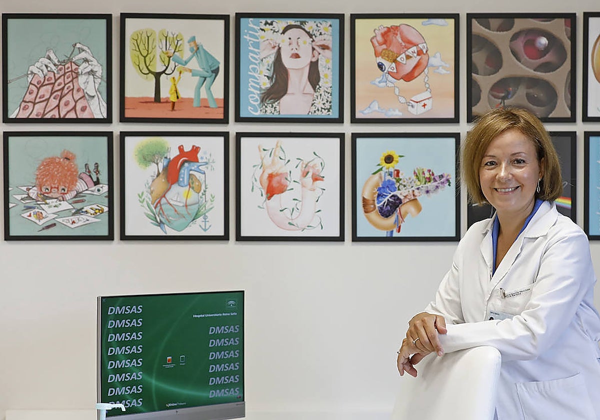 Valle García, en su despacho del hospital Reina Sofía de Córdoba