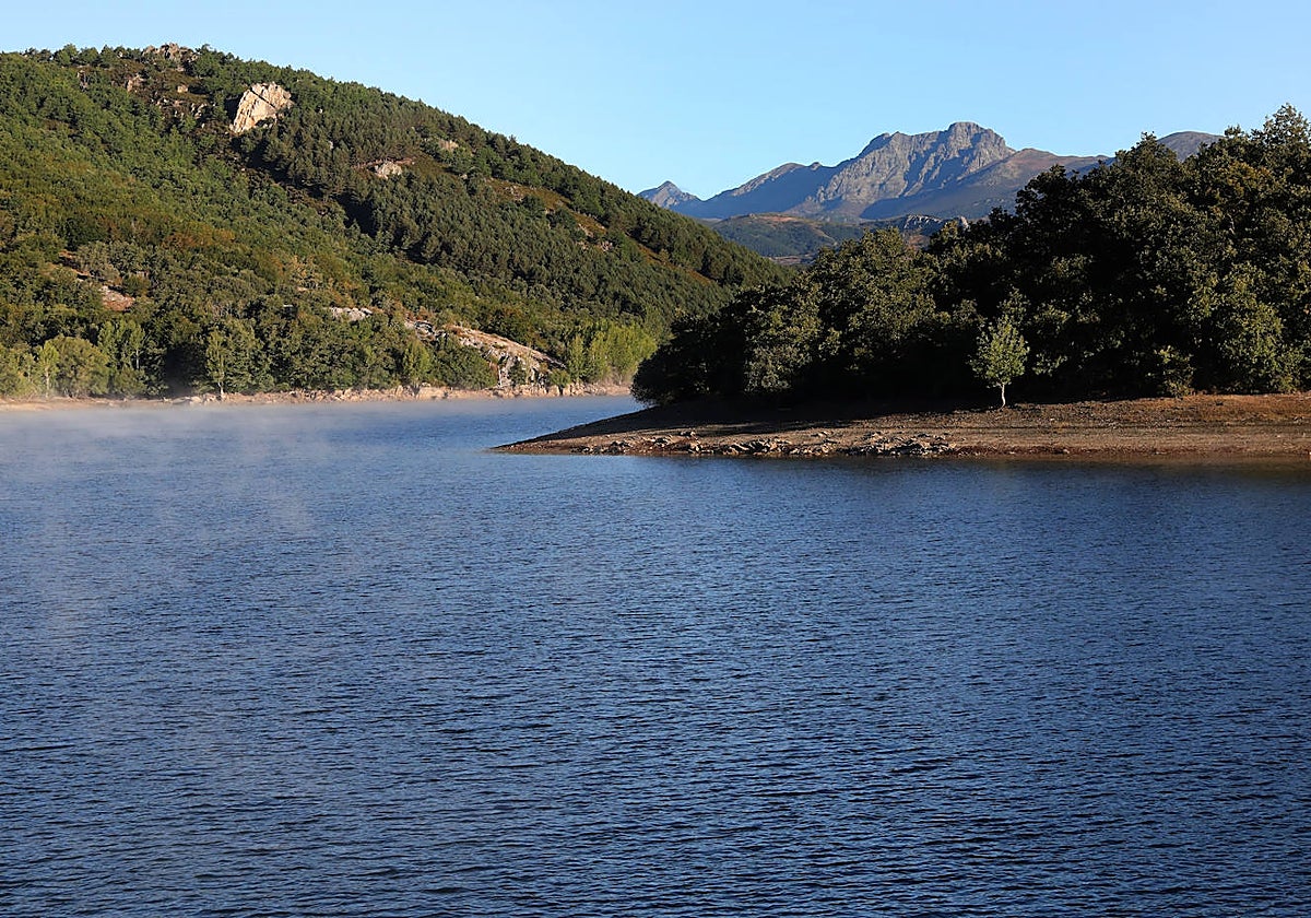 El embalse de Ruesga, en la montaña palentina