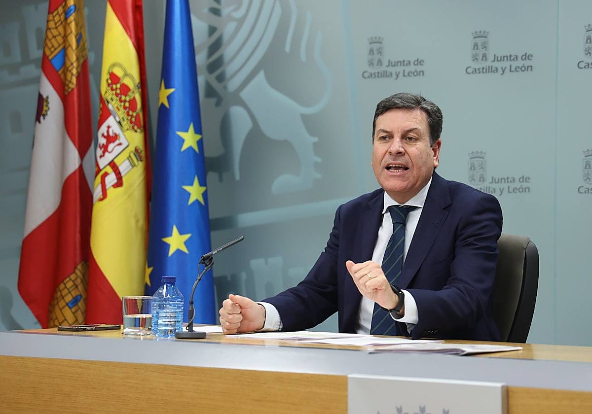 El consejero de Economía y Hacienda y portavoz, Carlos Fernández Carriedo