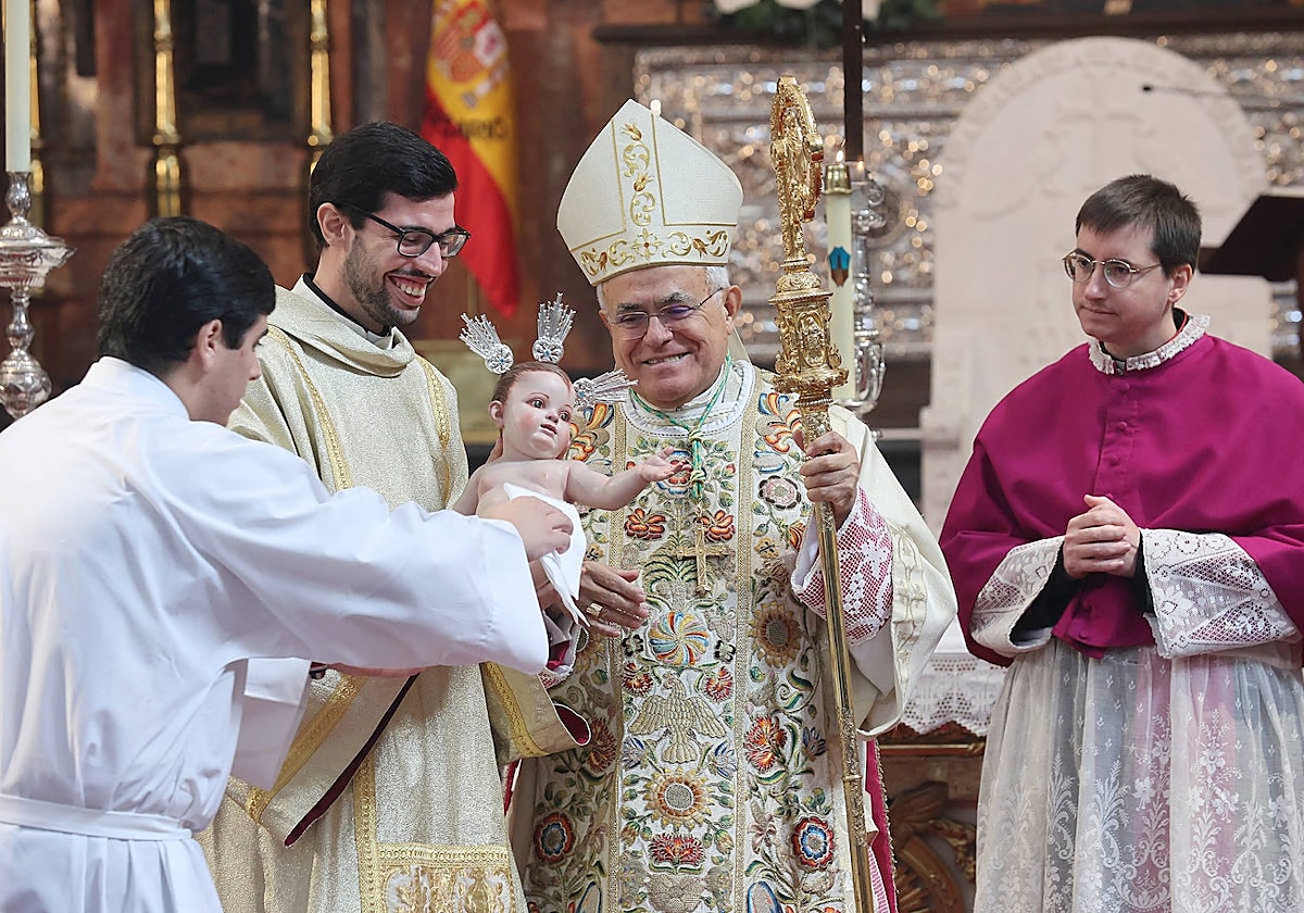 El obispo de Córdoba, en la misa de Navidad en la Catedral