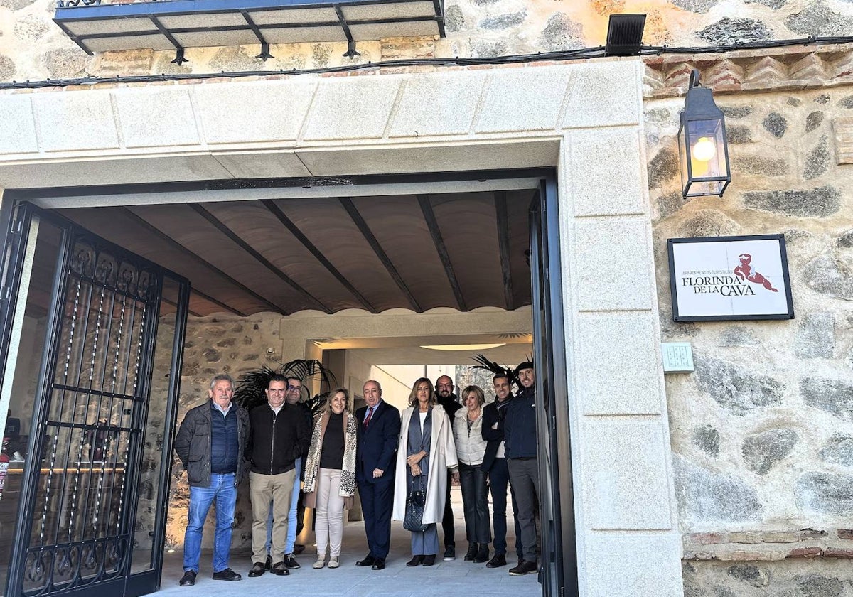 Julián Martín durante una visita a apartamentos turísticos 'Florinda de la Cava' en Toledo