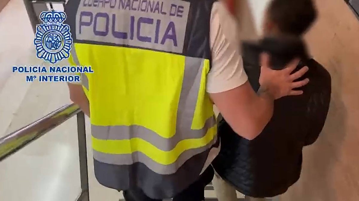 Imagen de la detención del delincuente por parte de la Policía Nacional