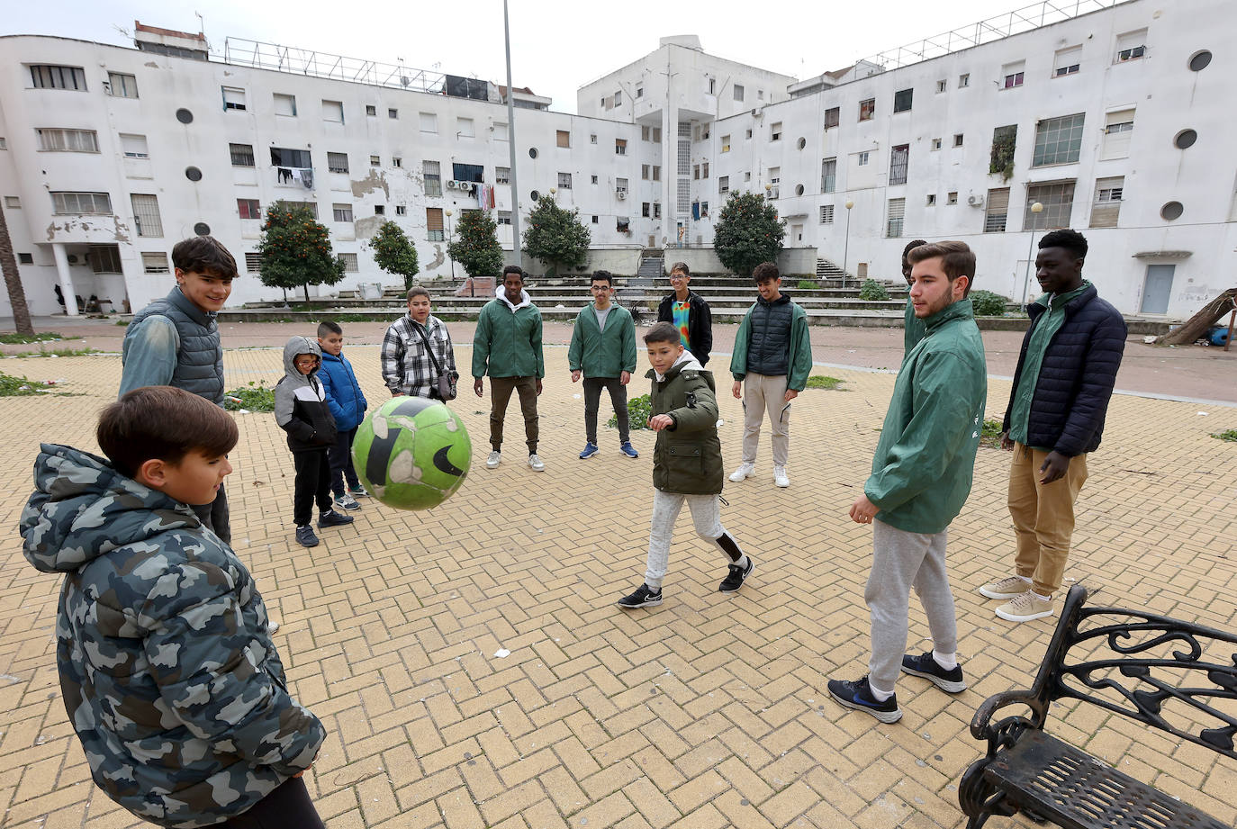 Fotos: el trabajo solidario del proyecto La Puerta Verde en el Guadalquivir