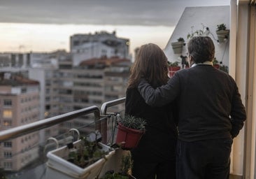 Una doble estafa telefónica nunca antes vista por la Policía saquea más de 25.000 euros a una coruñesa