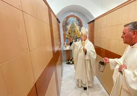 El obispo de Córdoba bendice el columbario del Santuario de la Virgen de la Sierrra