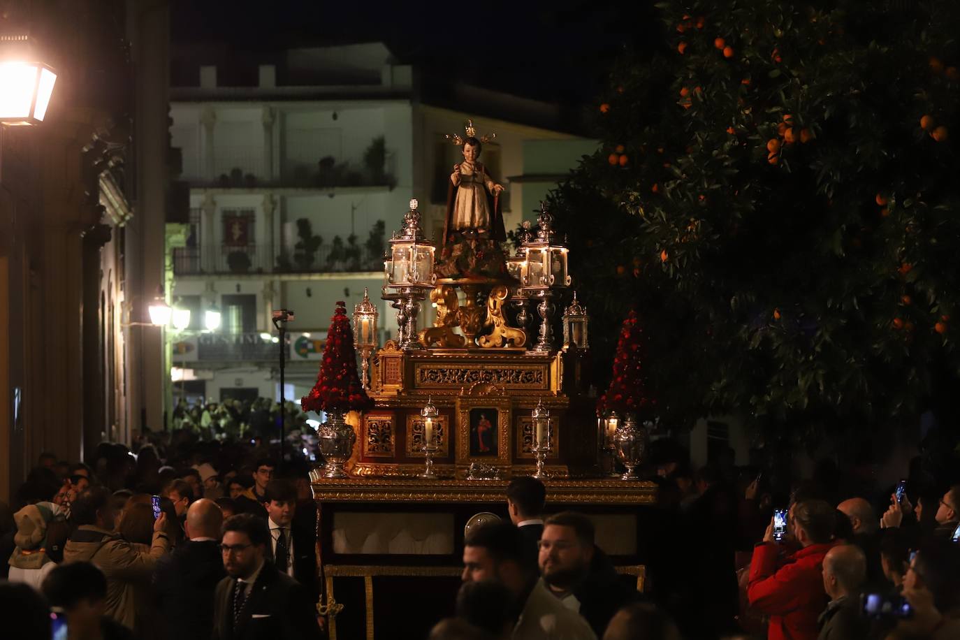 Fotos: la elegante procesión del Niño Jesús de la Compañía en Córdoba